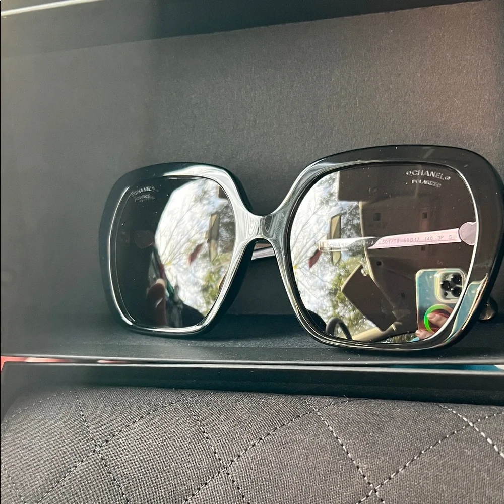 CHANEL Black Oversized Sunglasses - Picture 1 of 6